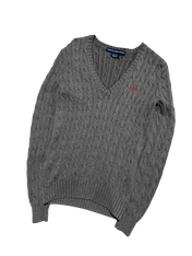 Szürke kötött pulóver V-nyakkivágással, vintage streetwear stílus, mellzseb hímzett logóval.