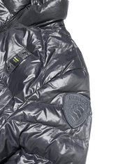 Fekete Blauer USA fényes steppelt kabát, vállrészen logóval, modern streetwear stílus