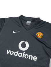 Fekete Nike Manchester United focimez Vodafone logóval, vintage streetwear stílus