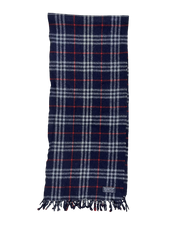 Kék-fehér-piros kockás vintage sál rojtokkal, streetwear stílusban
