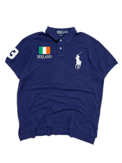 Sötétkék vintage polo póló, Ireland zászló felvarróval és nagy lovas logóval, streetwear stílusban.