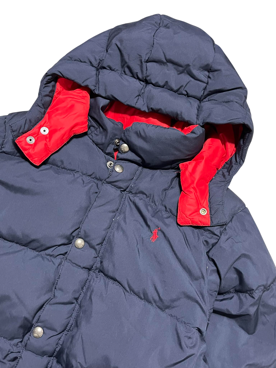 Sötétkék steppelt kapucnis pufi kabát piros béléssel, vintage streetwear stílus
