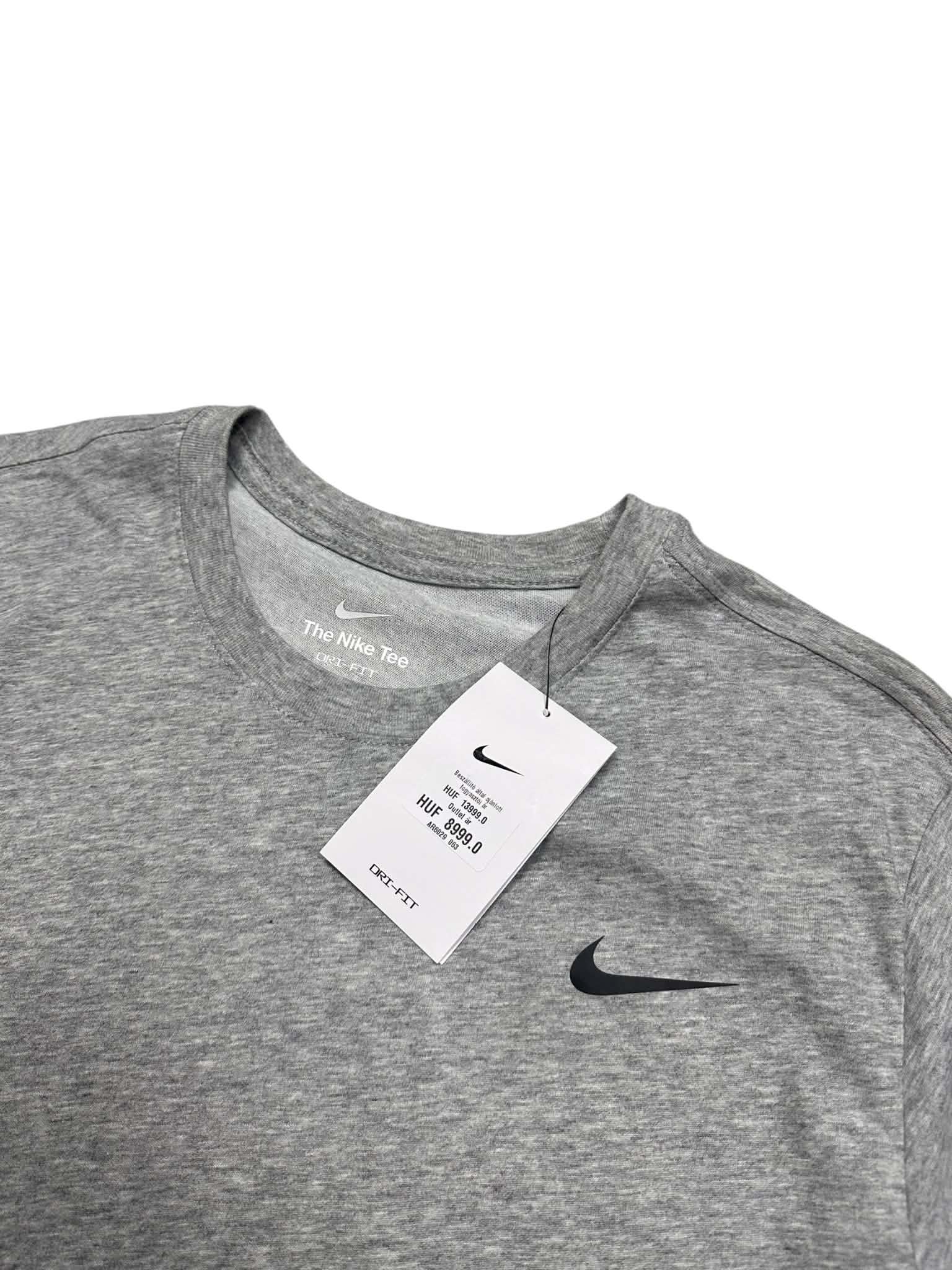 *NEW* Nike T-Shirt (L)