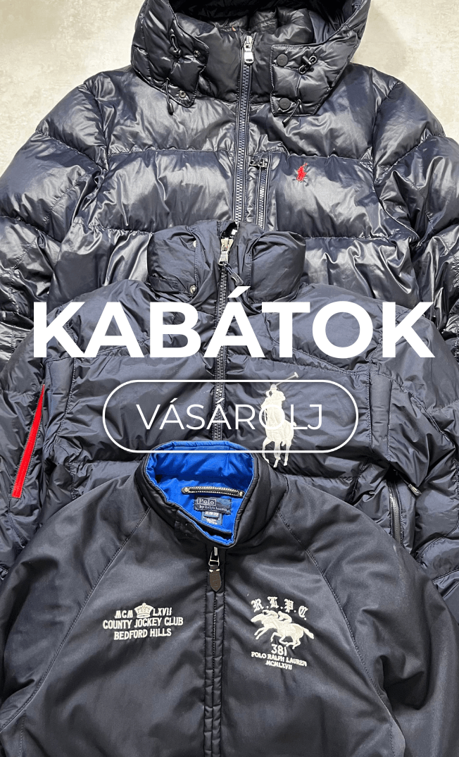 Fekete pufi kabátok logóval, streetwear vintage stílusban, kabátok felirattal