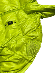 Limezöld Blauer steppelt pufi dzseki vintage streetwear stílusban közelről fotózva