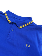 Candy Streetwear kék Fred Perry férfi póló sárga csíkos gallérral és hímzett babérkoszorú logóval