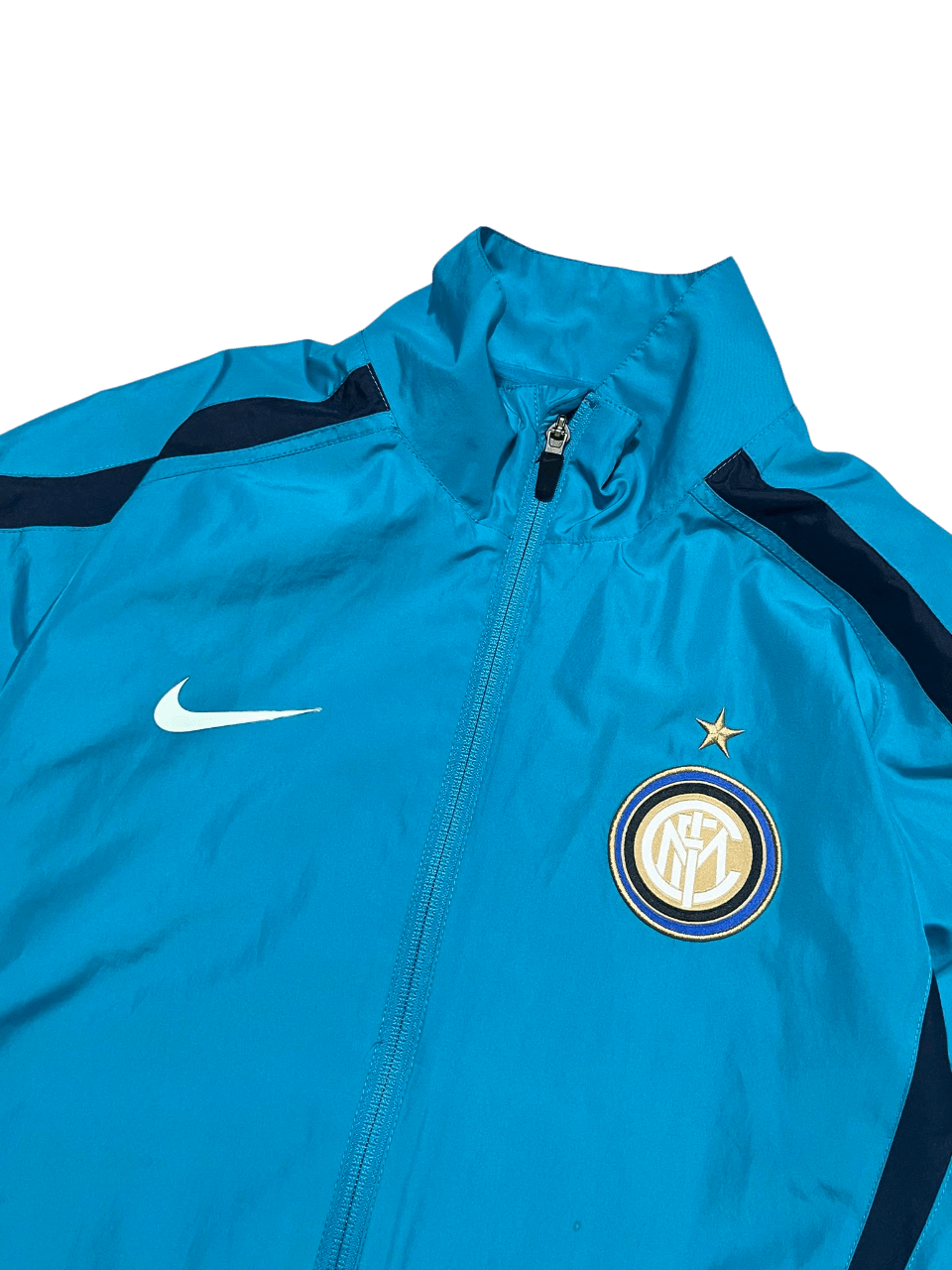 Kék Nike sportdzseki Inter Milano logóval, vintage streetwear stílusban