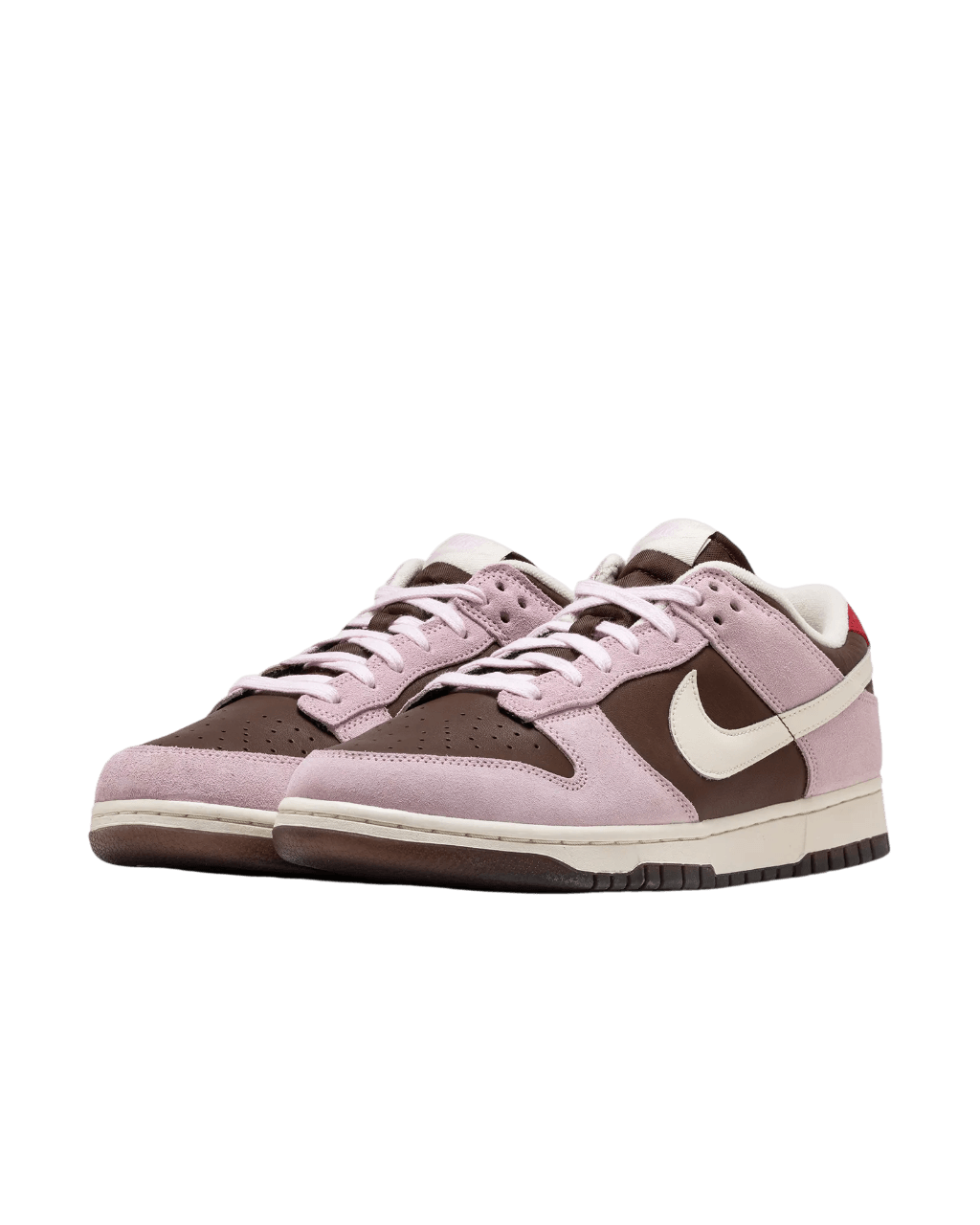Barna és rózsaszín Nike streetwear sneaker, fehér logóval, klasszikus stílusban.